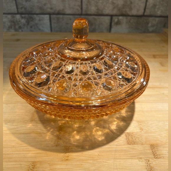 Vintage Peach Indiana Glass Bowl with Lid Windsor Pattern 7.5” x 5.25” - Picture 2 of 8